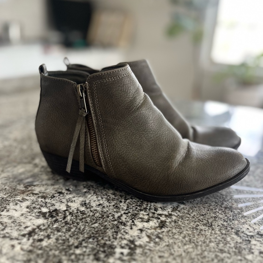 Women’s booties | olive green | size 8